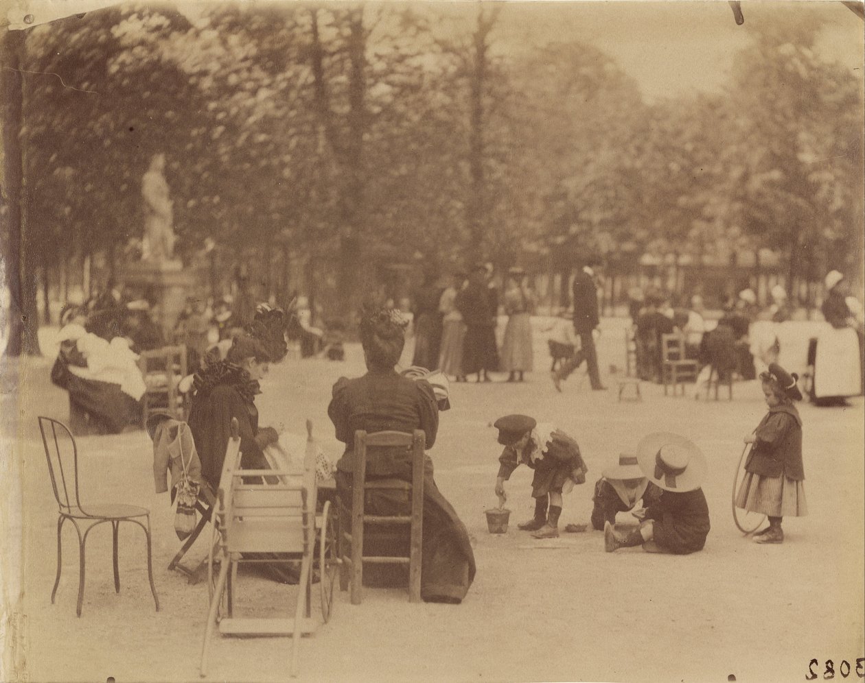 (Donne e bambini nei Giardini del Lussemburgo) da Eugène Atget