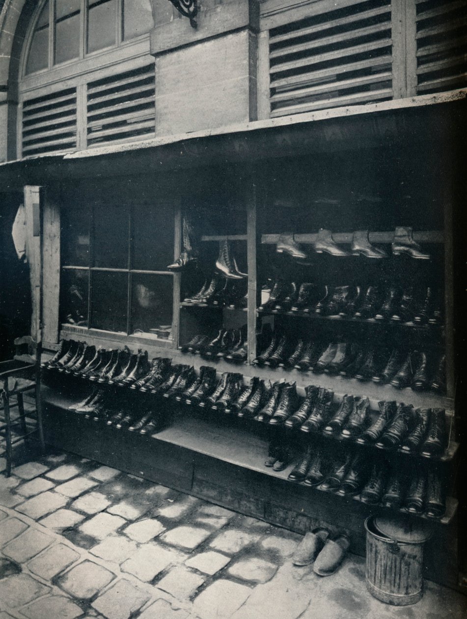 Vecchie scarpe, c1877-1927, 1929 da Eugène Atget