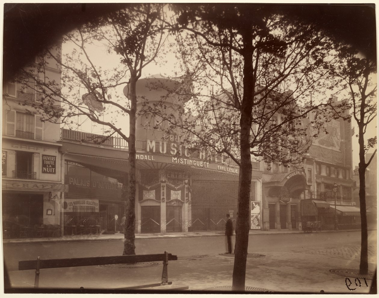 Il Moulin Rouge da Eugène Atget