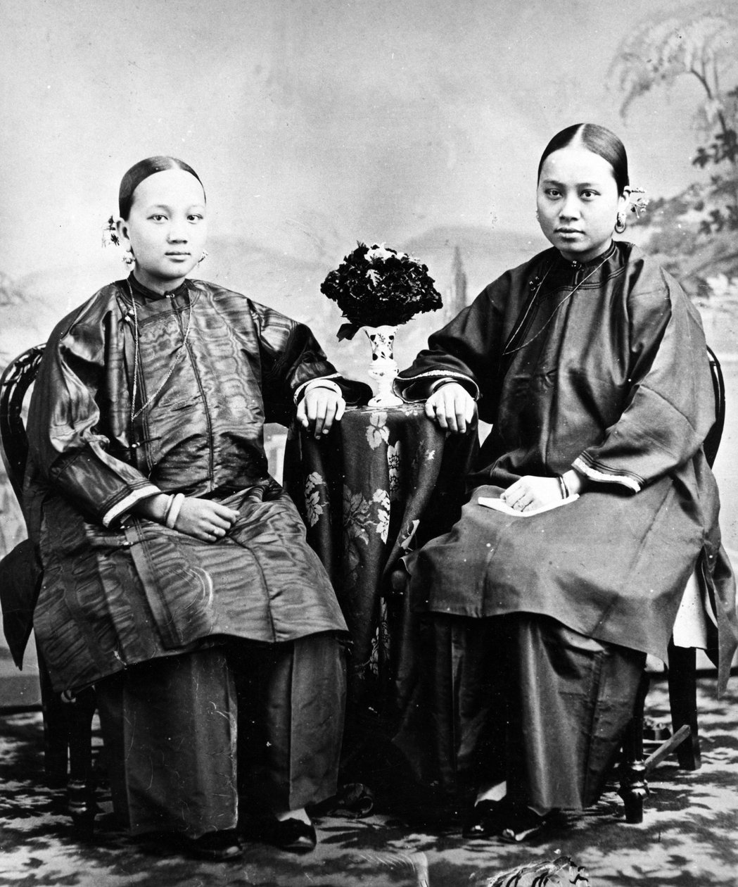 Ragazze di Hong Kong, c.1870 da European Photographer