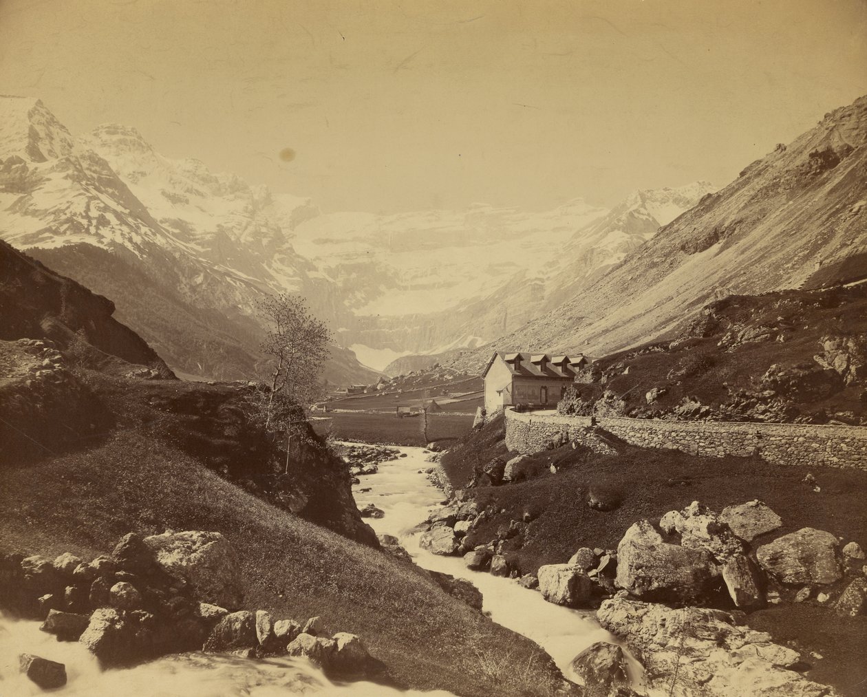 [Fiume che scorre in una valle di montagna] da Farnham Maxwell Lyte