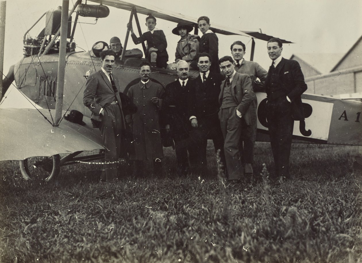 [Aereo e persone] da Fedele Azari