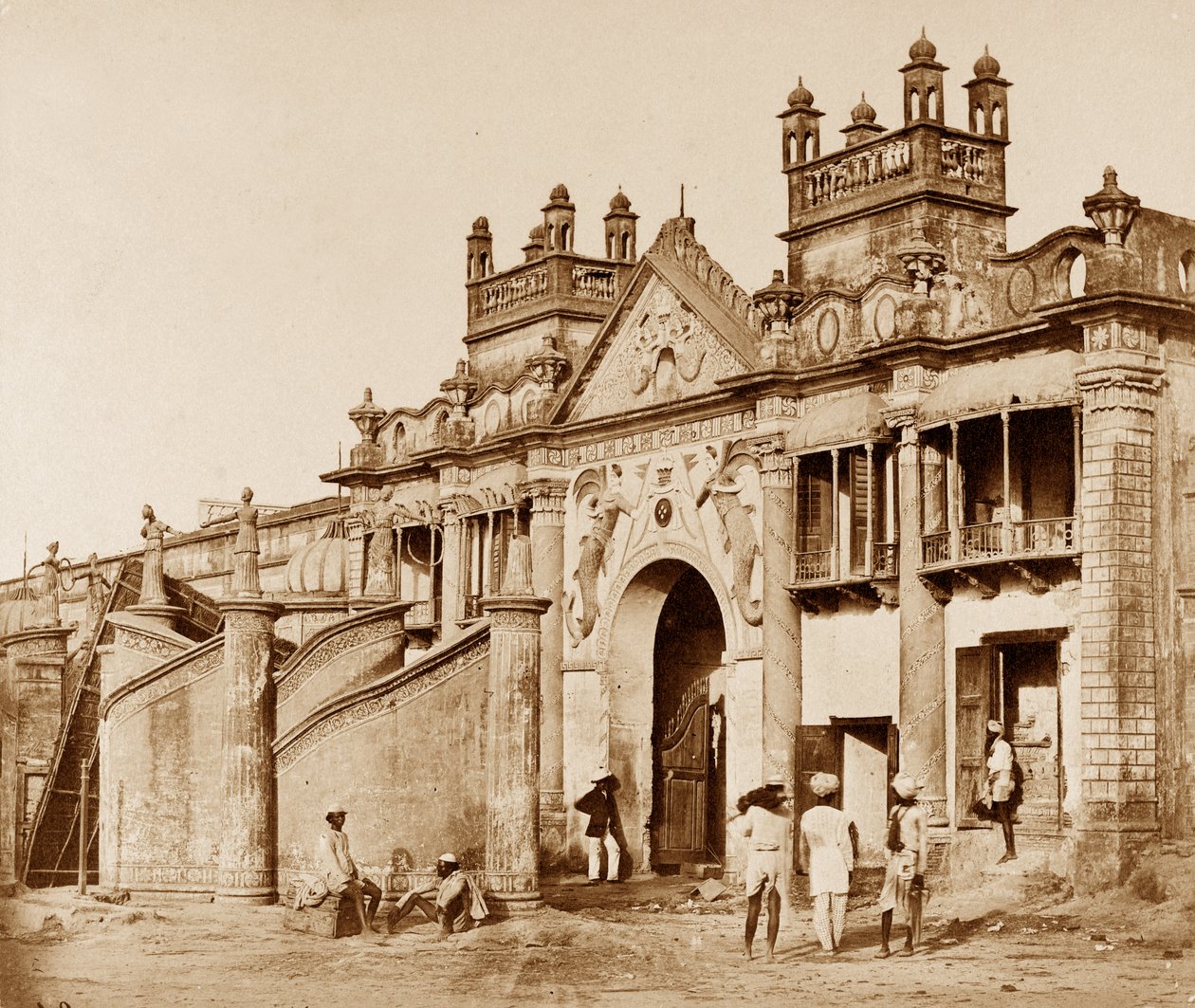 Un portale che conduce al Kaiserbagh, Lucknow da Felice Beato