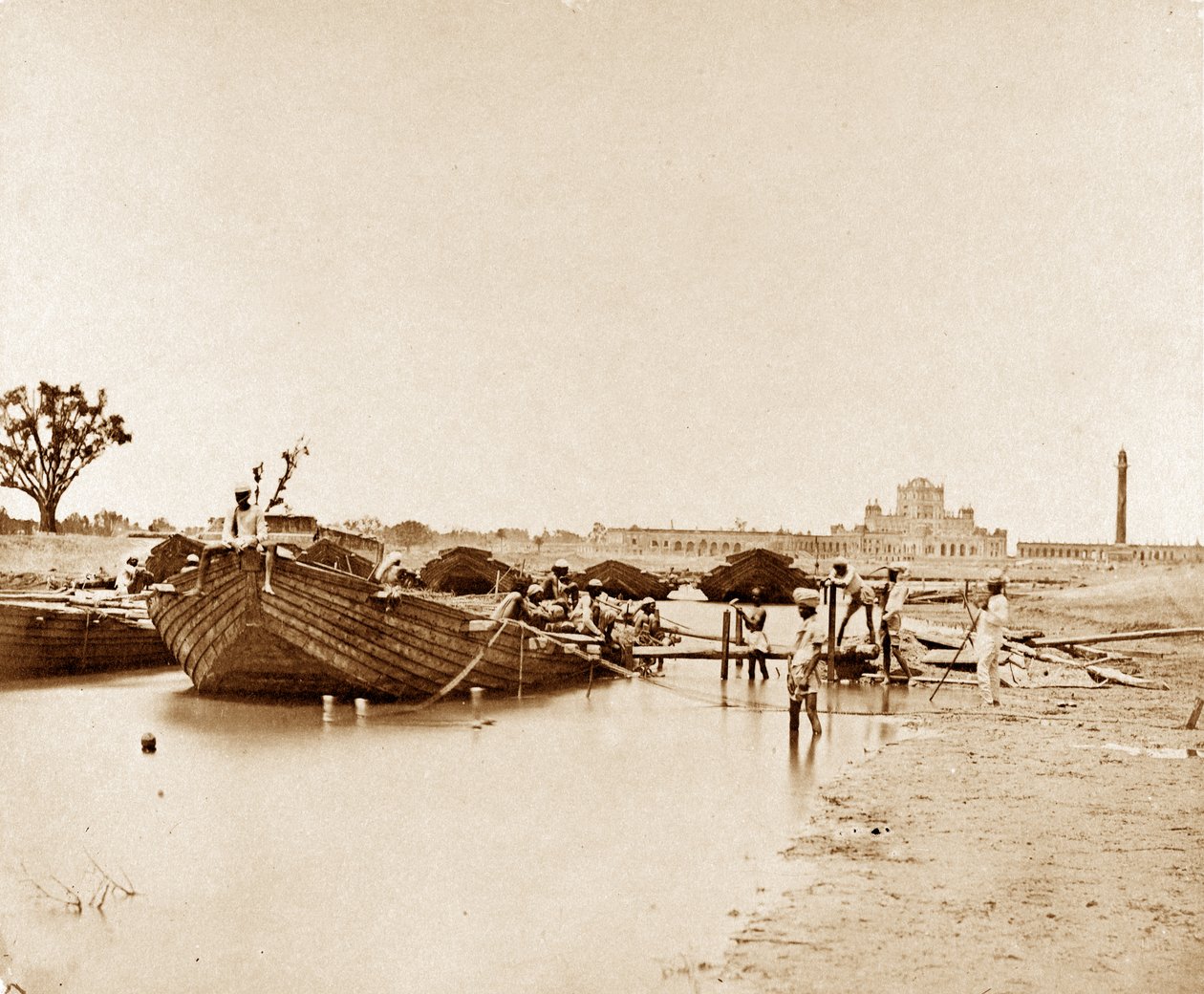 Ponte di Barche sul Gomptee, Lucknow da Felice Beato