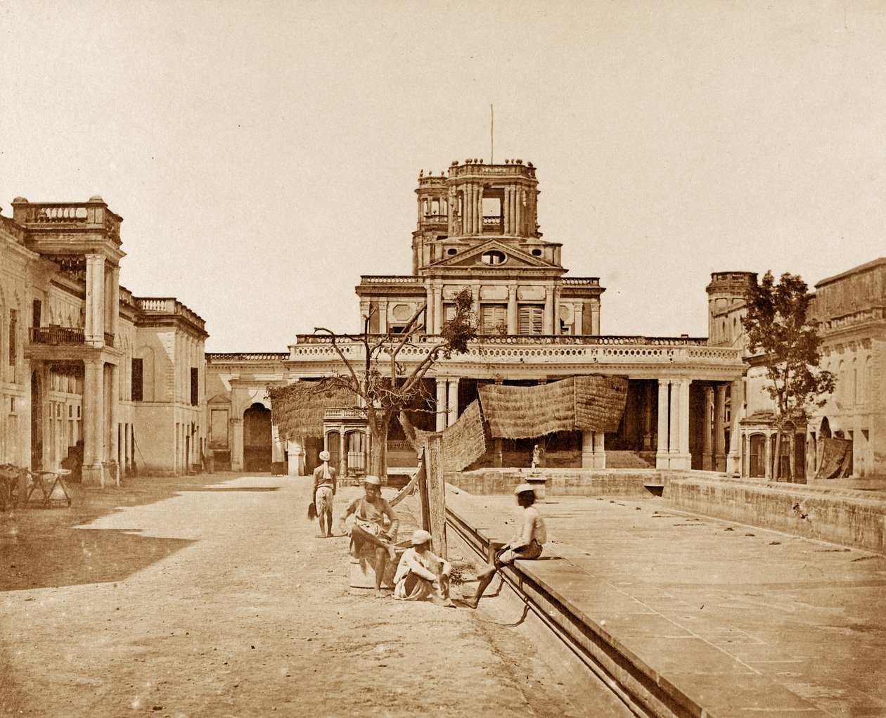 Interno del Chutr Munzil, Lucknow da Felice Beato