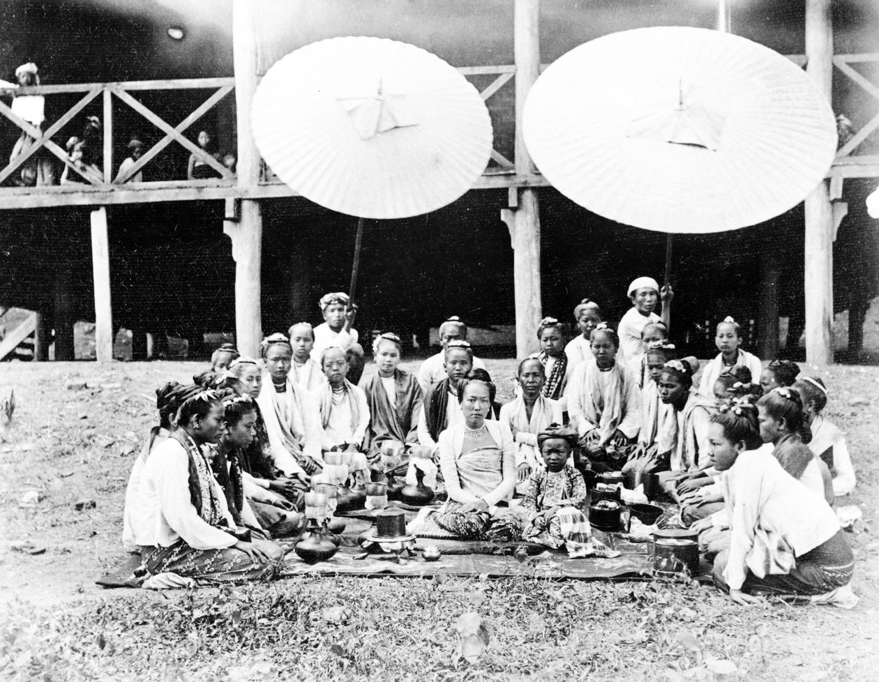 Moglie e figlio del Sawbwa, Wuntho, Birmania, c.1890 da Felice Beato