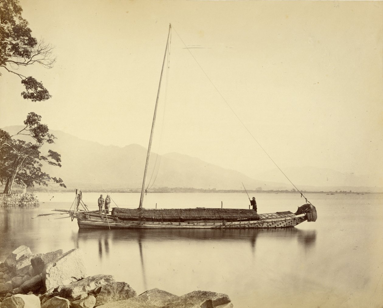 Barca sul lago Biwa da Felice Beato