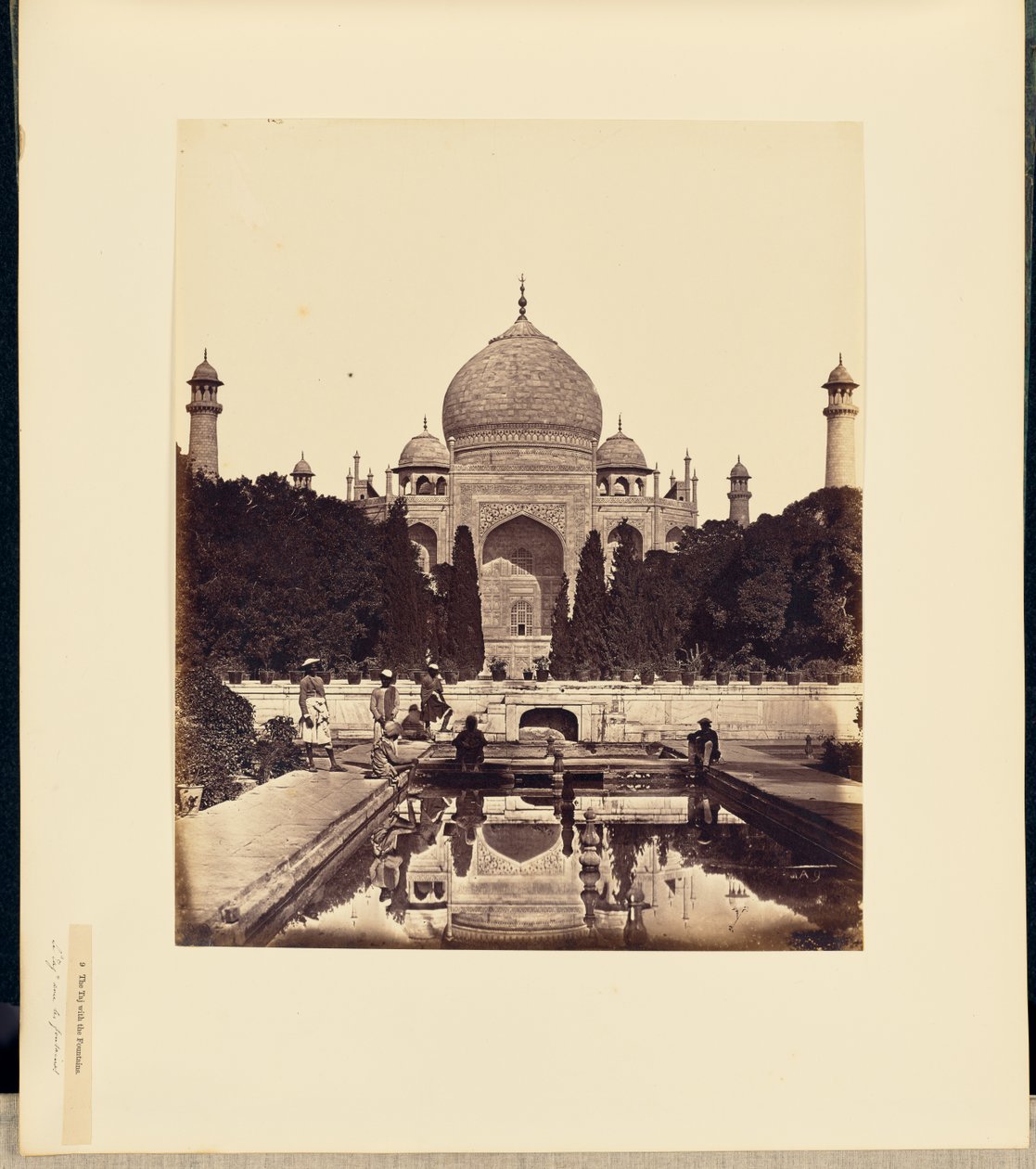 Il Taj Mahal con le sue fontane da Felice Beato