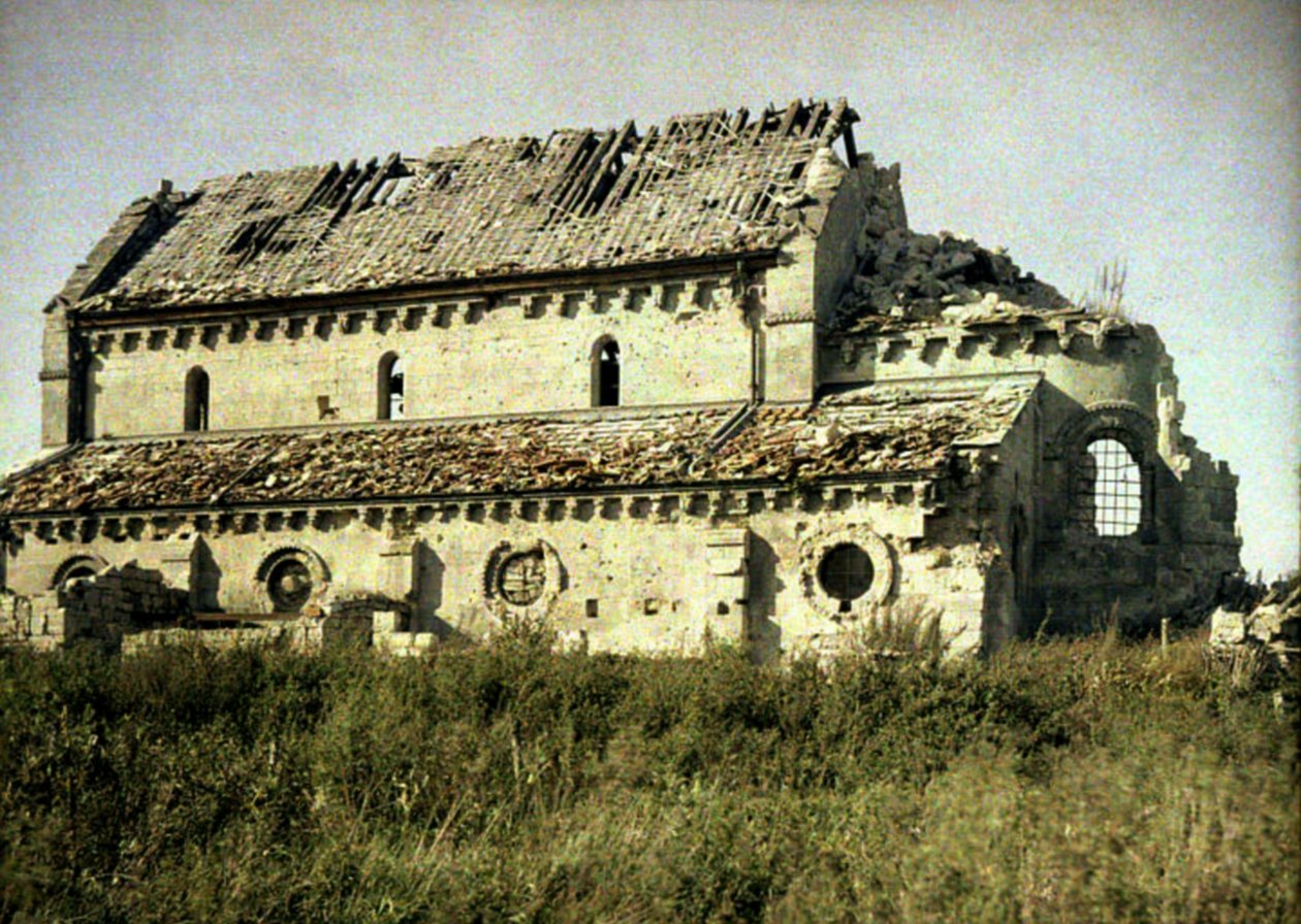 Chiesa danneggiata dal fuoco di artiglieria, Tracy-le-Val, Oise, Francia, 1917 da Fernand Cuville