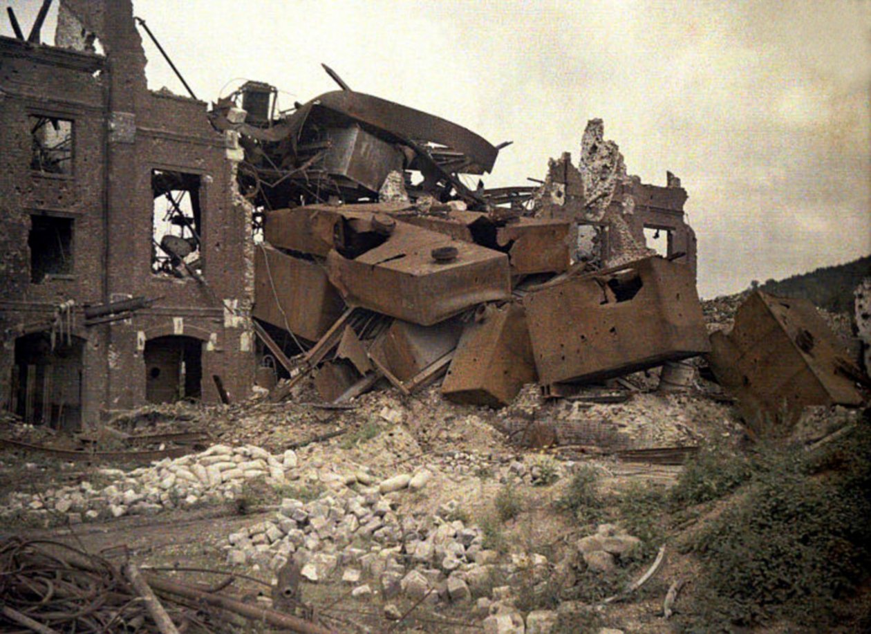Rovine della distilleria Vauxrot gravemente danneggiata, Cuffies, Aisne, Francia da Fernand Cuville