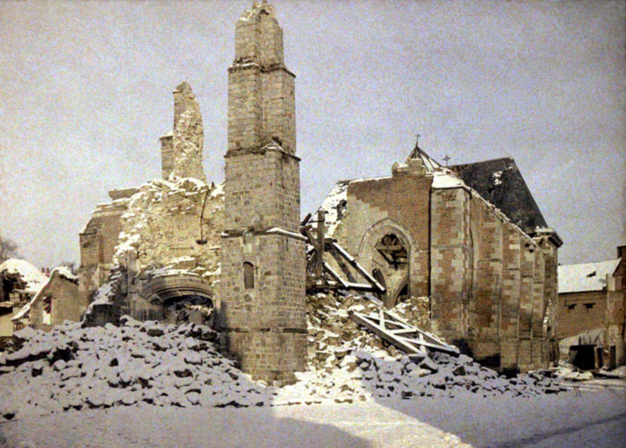 La chiesa di Saint-Martin, fatta esplodere durante la ritirata dell