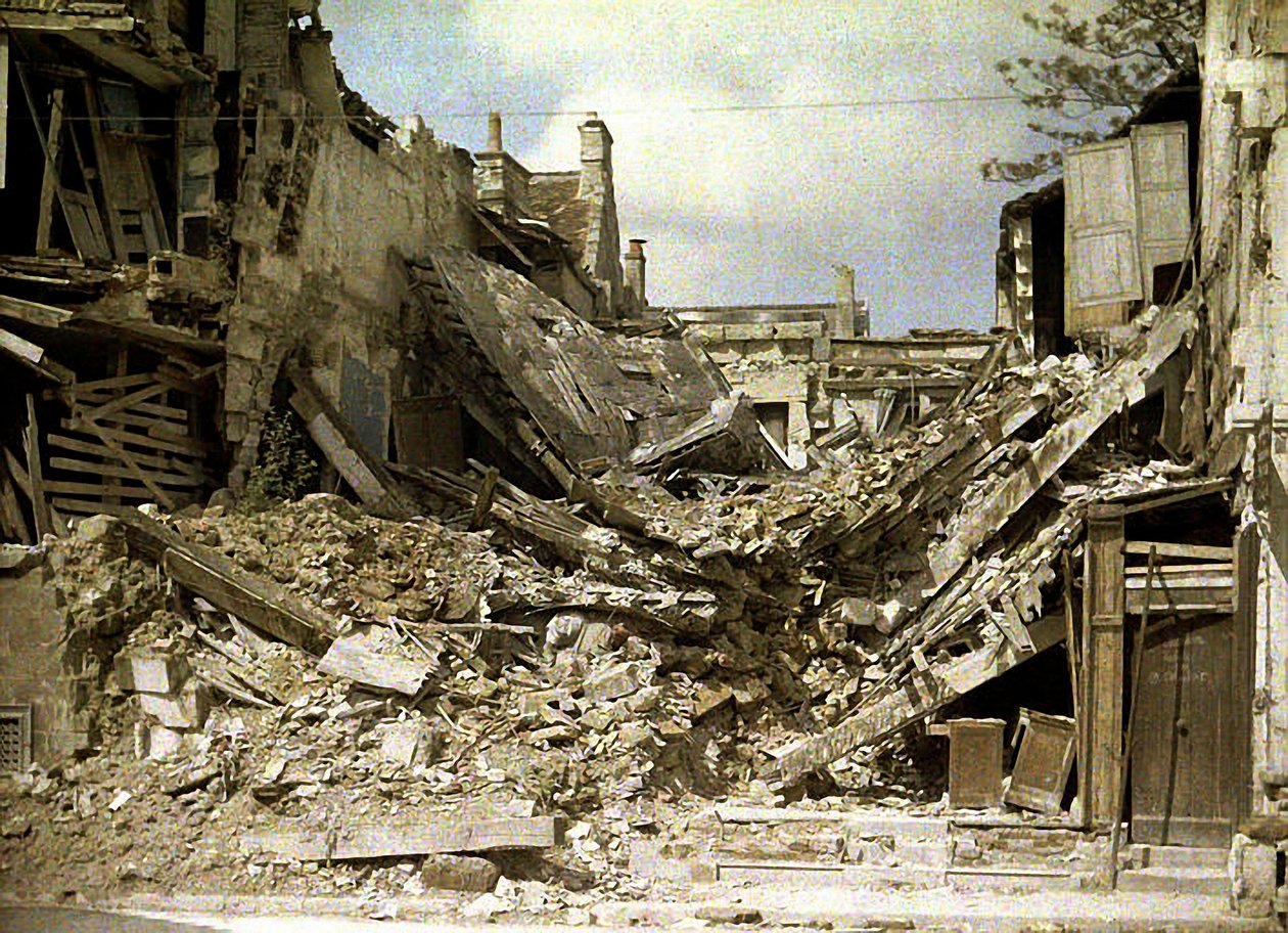 Vista delle rovine, Soissons, Aisne, Francia, 1917 da Fernand Cuville