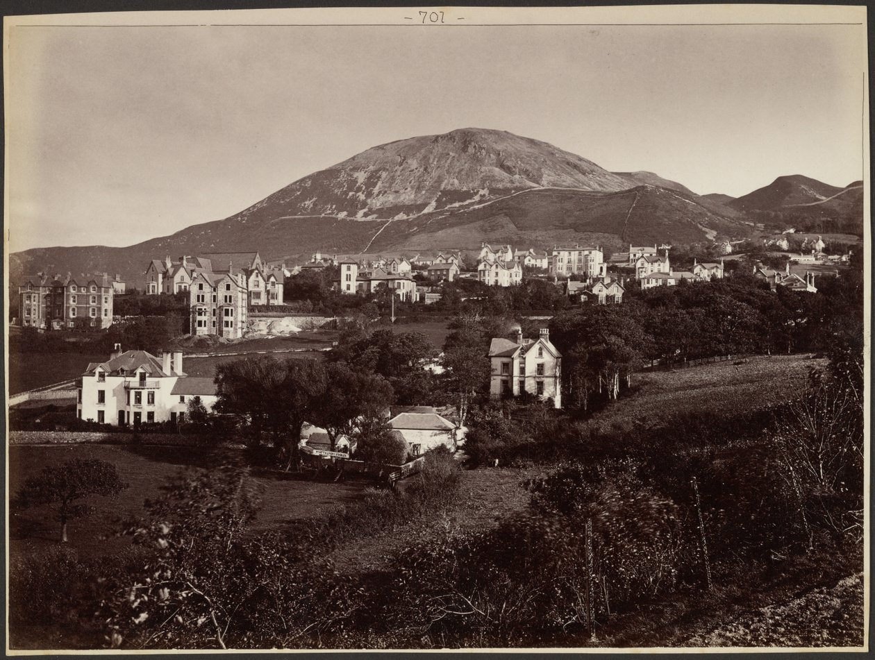 [Città ai piedi della montagna] da Francis Bedford