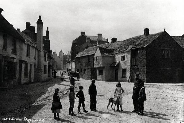 Villaggio di Northam, 1890 da Francis Frith
