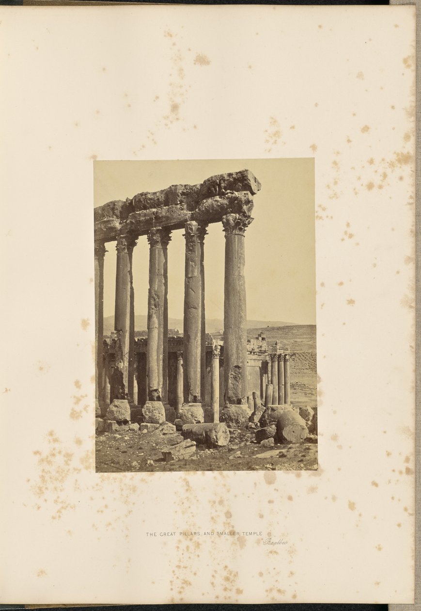 Le grandi colonne e il tempio minore di Baalbec da Francis Frith