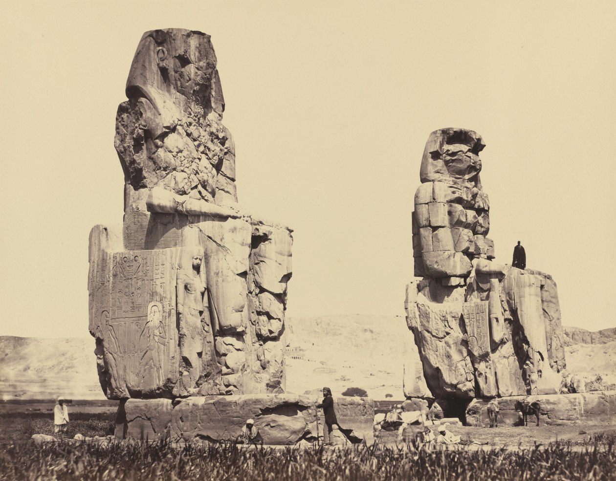 Le statue della pianura, Tebe, 1858 (foto) da Francis Frith