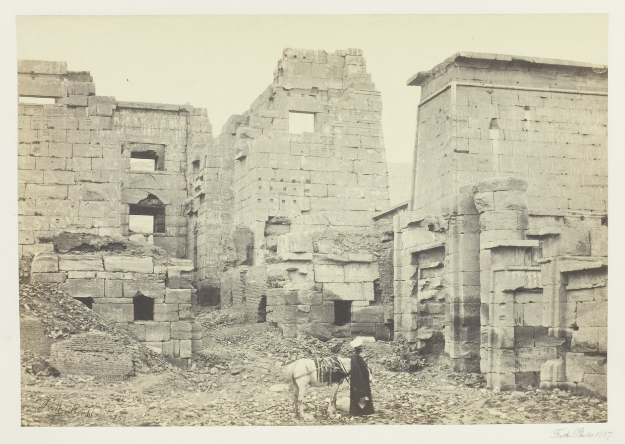 Il Palazzo del Tempio, Medinet Haboo da Francis Frith