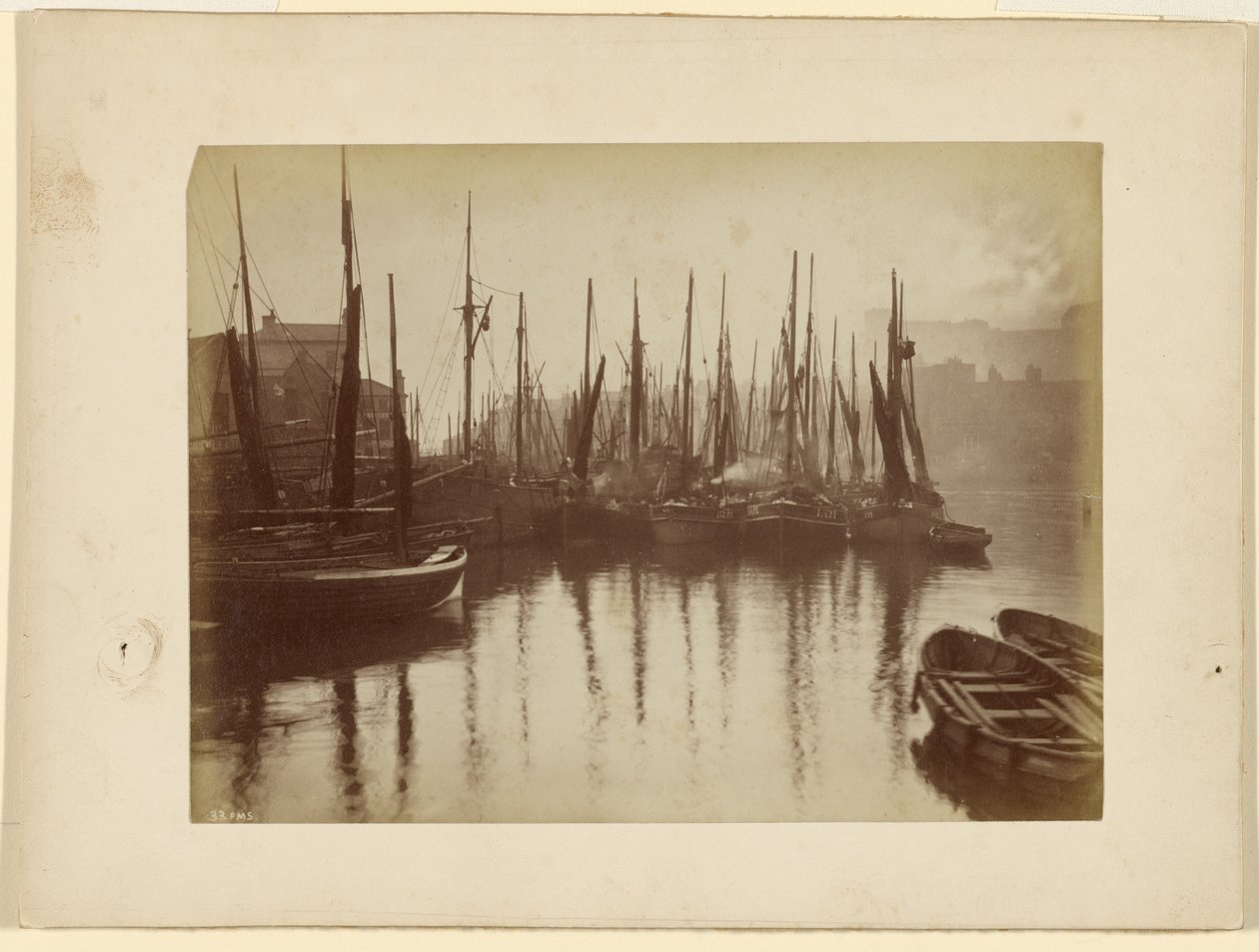 [porto di Whitby] da Frank Meadow Sutcliffe