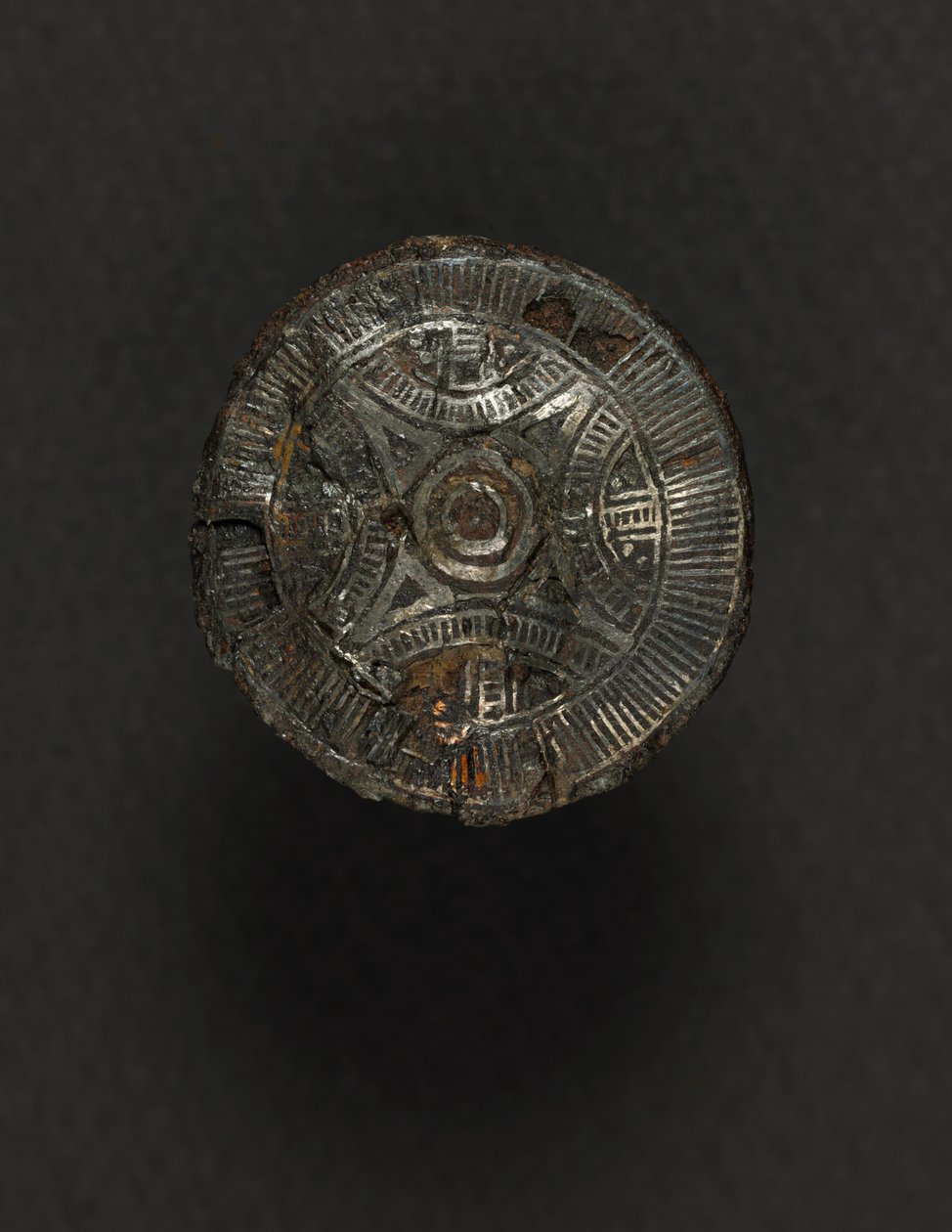 Ornamento a disco, 600s da Frankish School