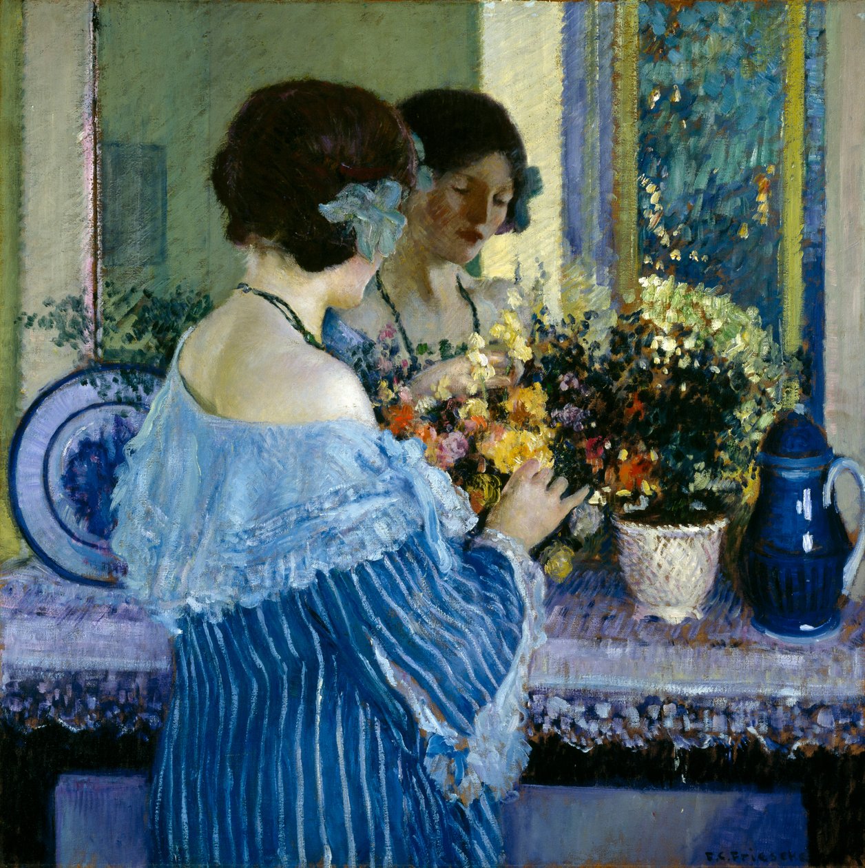 Ragazza in blu che sistema fiori da Frederick Carl Frieseke