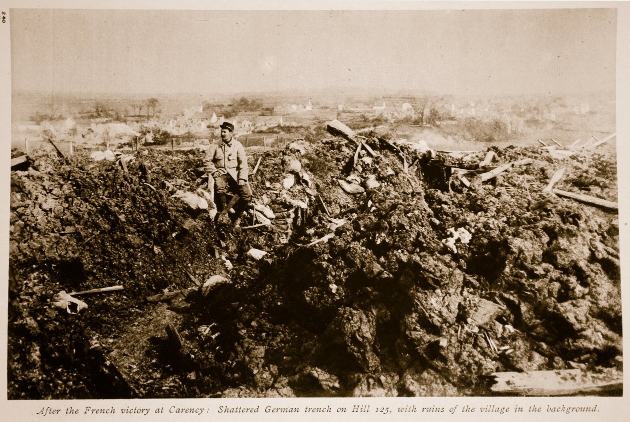 Dopo la vittoria francese a Carency: Trincea tedesca distrutta sulla Collina 125, 1914-19 da French Photographer