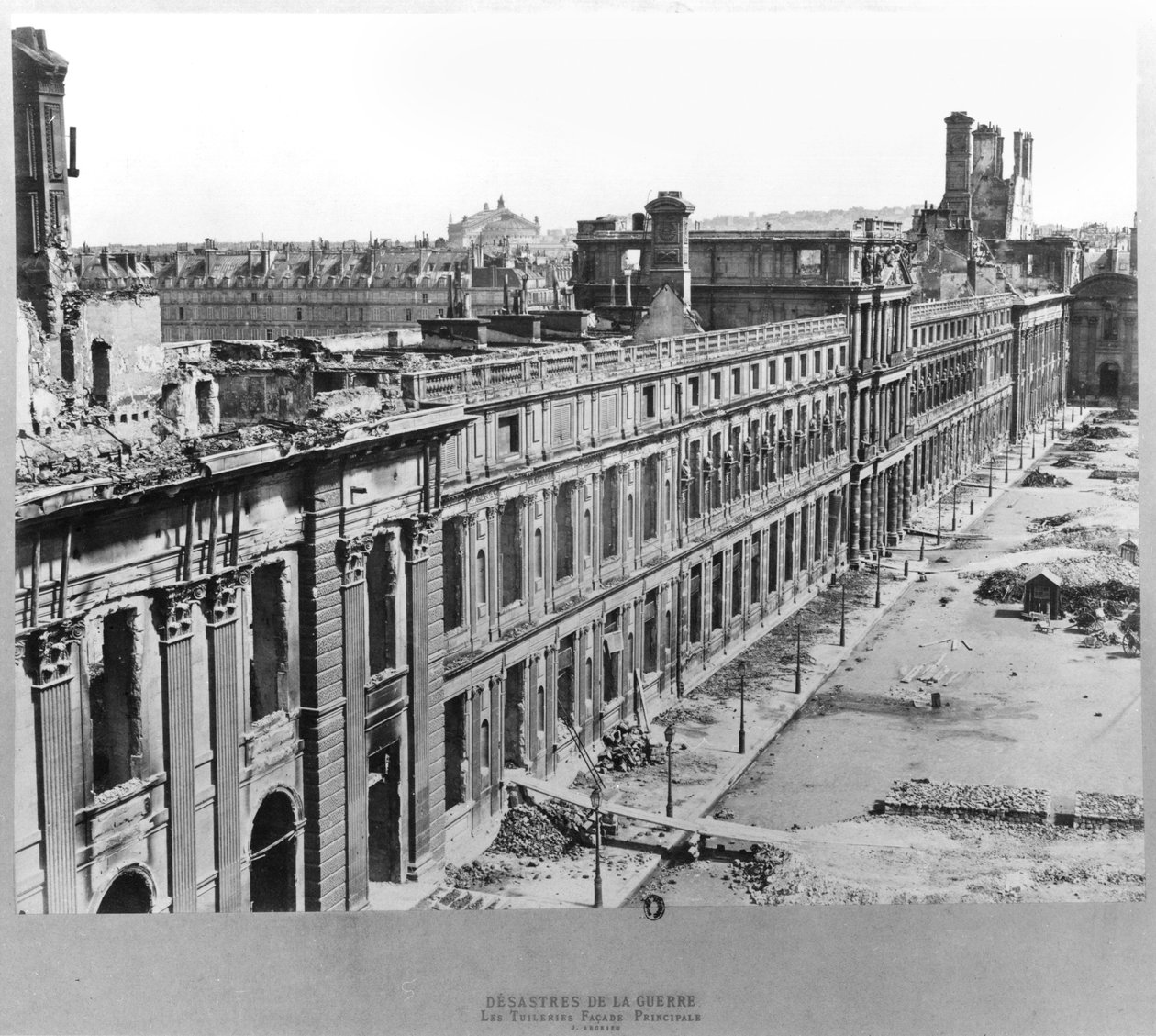 Disastri della guerra: Le Tuileries durante la Comune di Parigi, 1871 da French Photographer