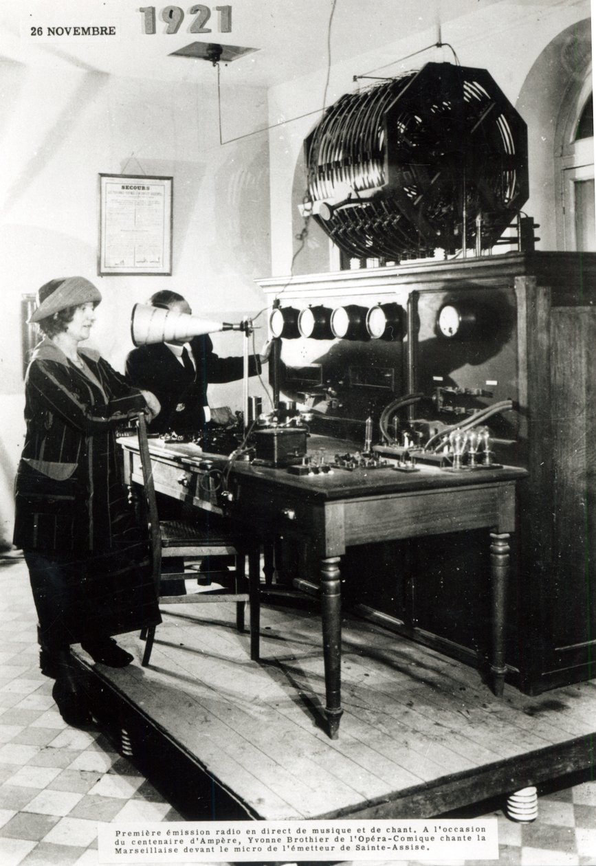 Prima trasmissione radiofonica pubblica francese dalla stazione radio di Sainte-Assise il 26 novembre 1921 da French Photographer