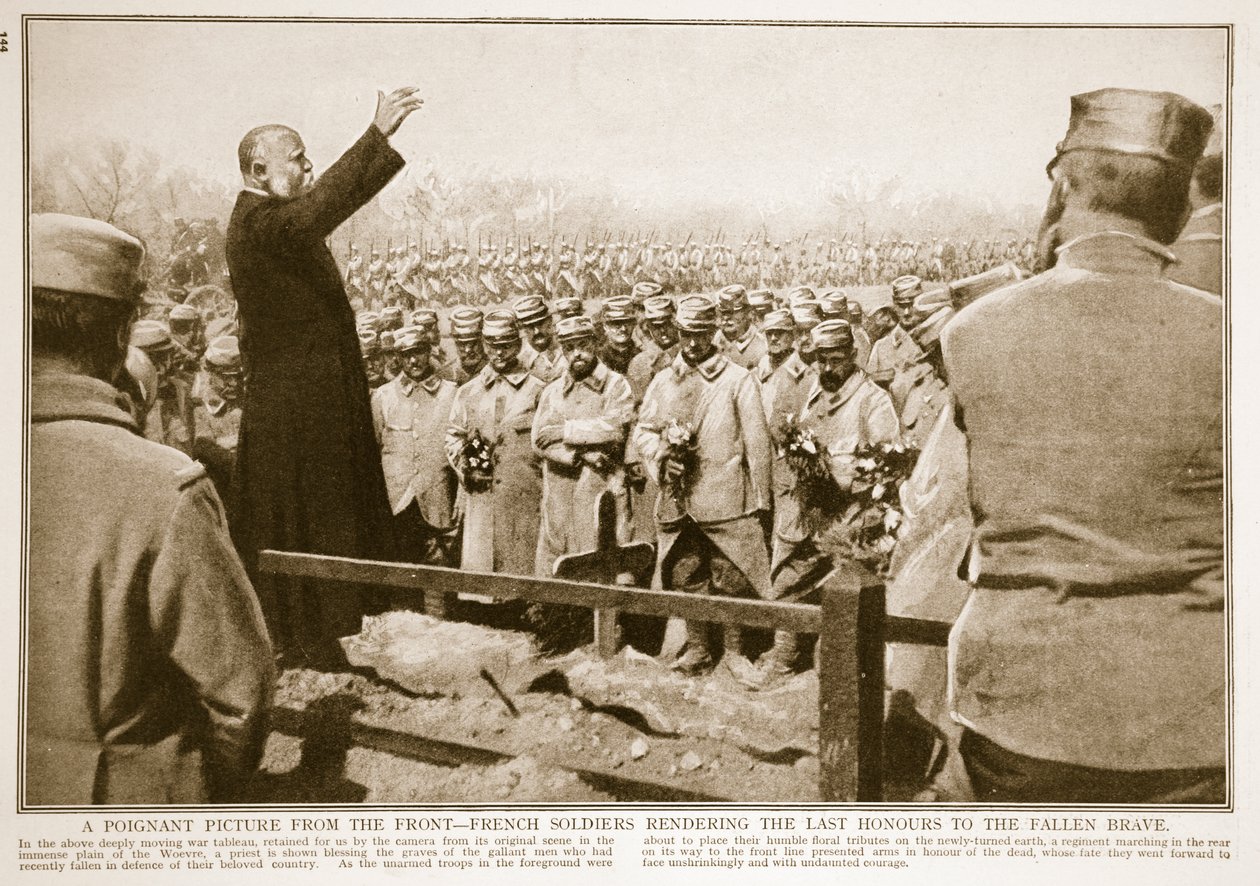 Soldati francesi rendono gli ultimi onori ai caduti, 1914-19 da French Photographer