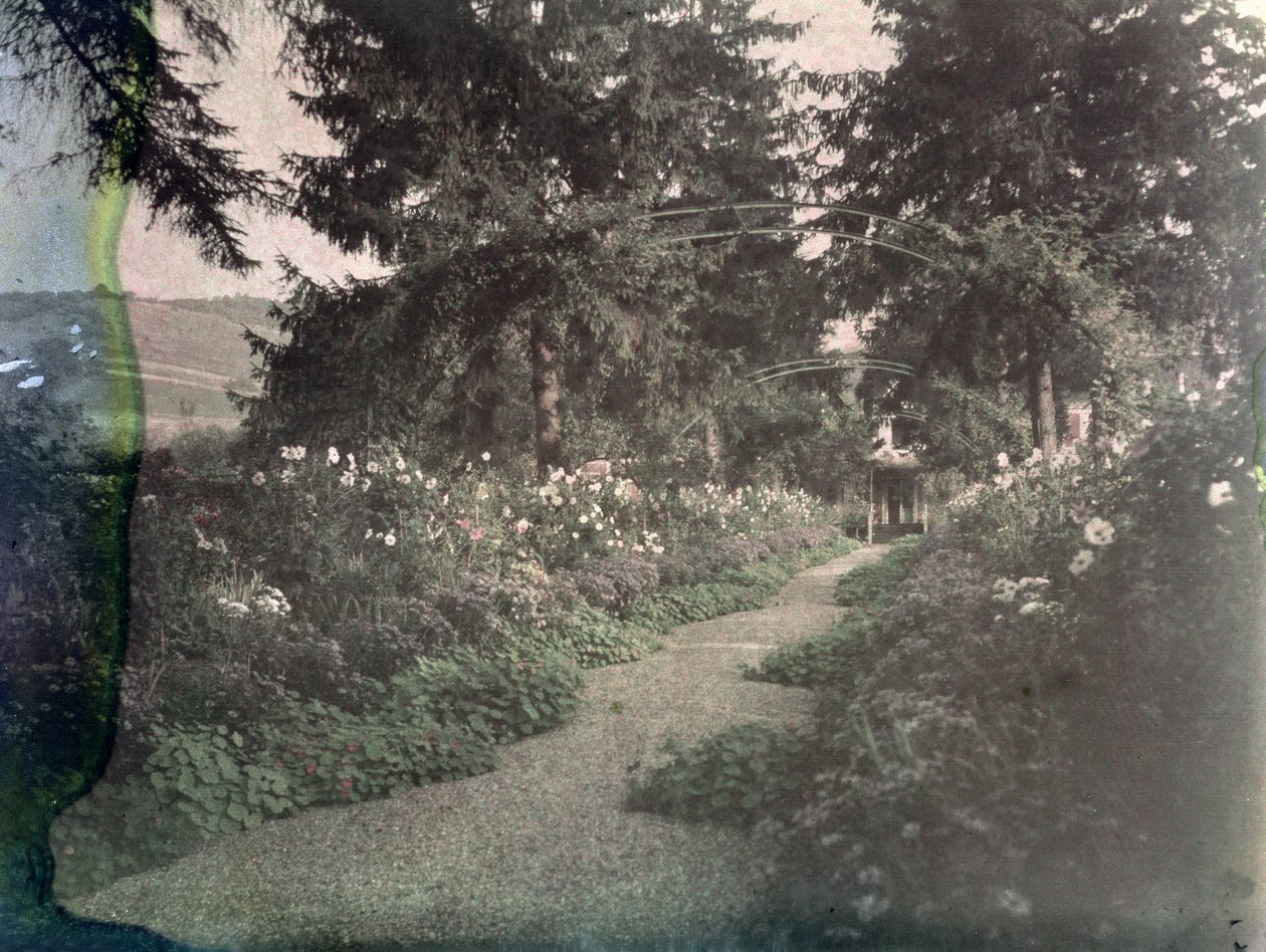 Sentiero nel giardino di Monet a Giverny, primi anni 1920 da French Photographer