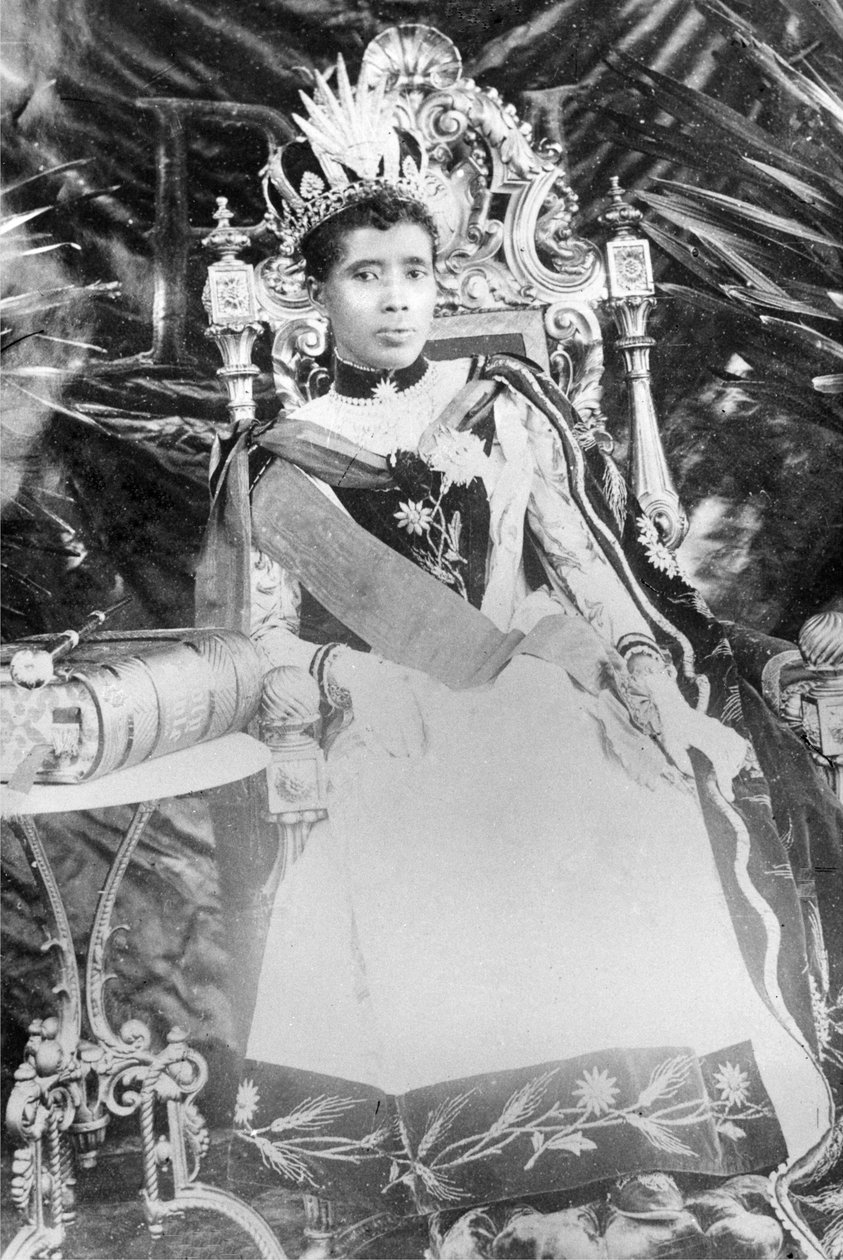 Regina Ravanalona III, circa 1890 da French Photographer