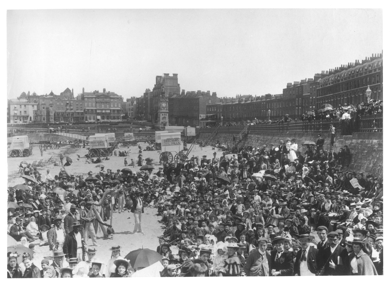 Cantanti sulla spiaggia di Margate, c.1900 da French Photographer
