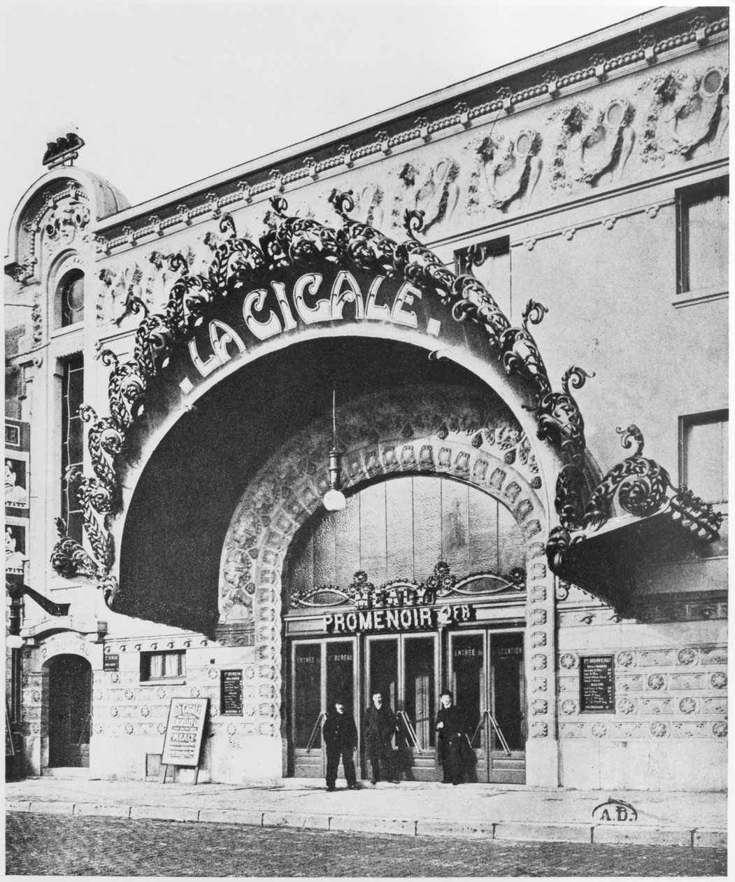 Teatro La Cigale, 120 Boulevard Rochechouart, Parigi, c.1900 da French Photographer