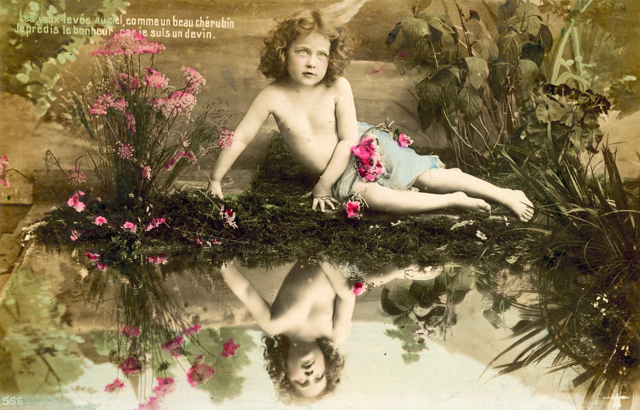 Bambino con riflesso nella piscina da French Photographer