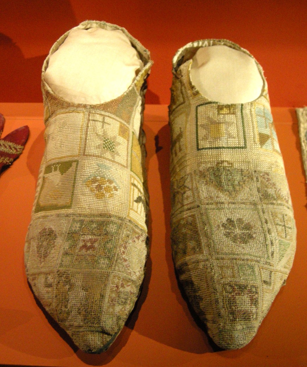 Pantofole del vescovo da French School