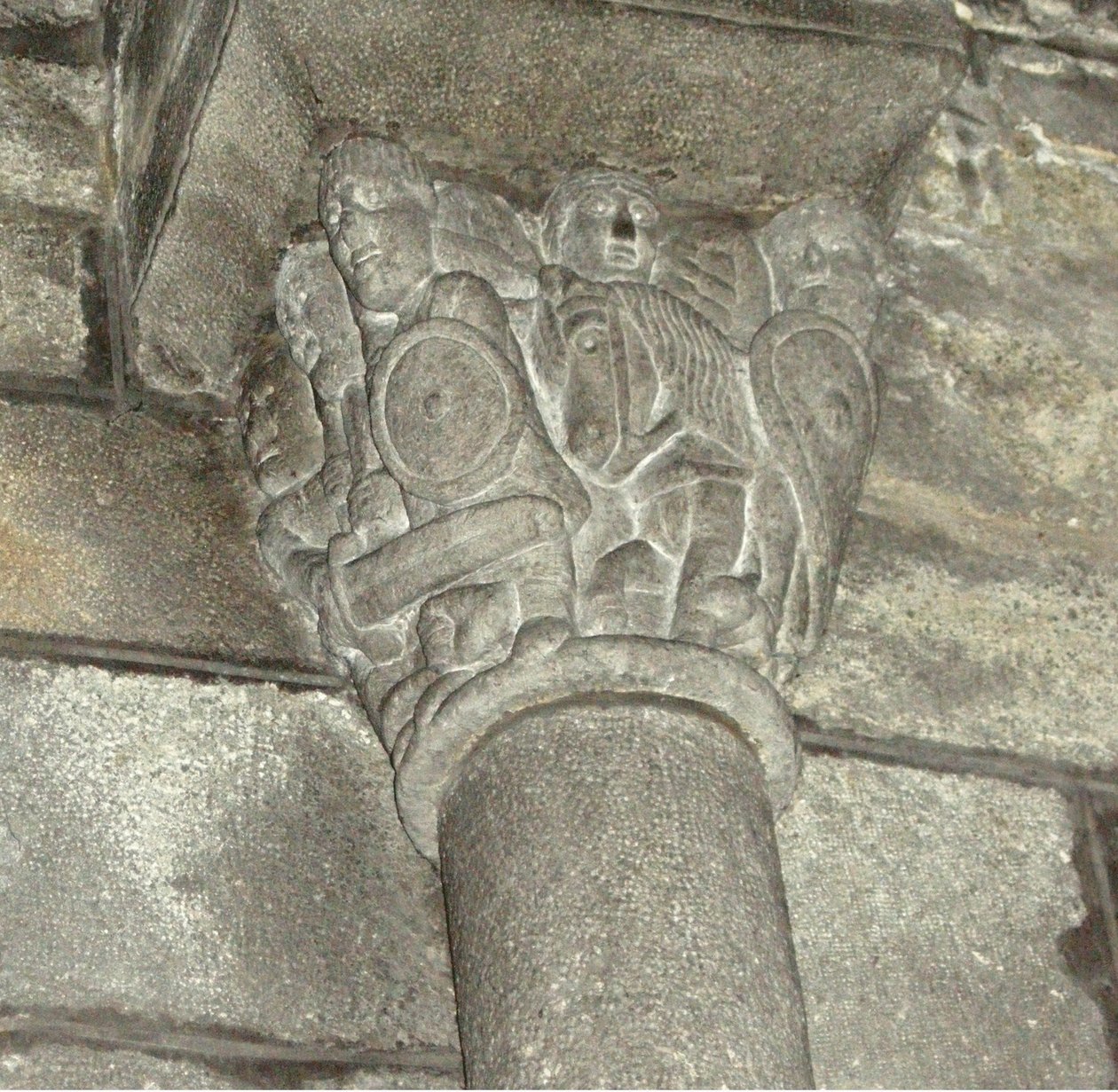 Capitello che raffigura cavalieri locali che combattono i Mori da French School