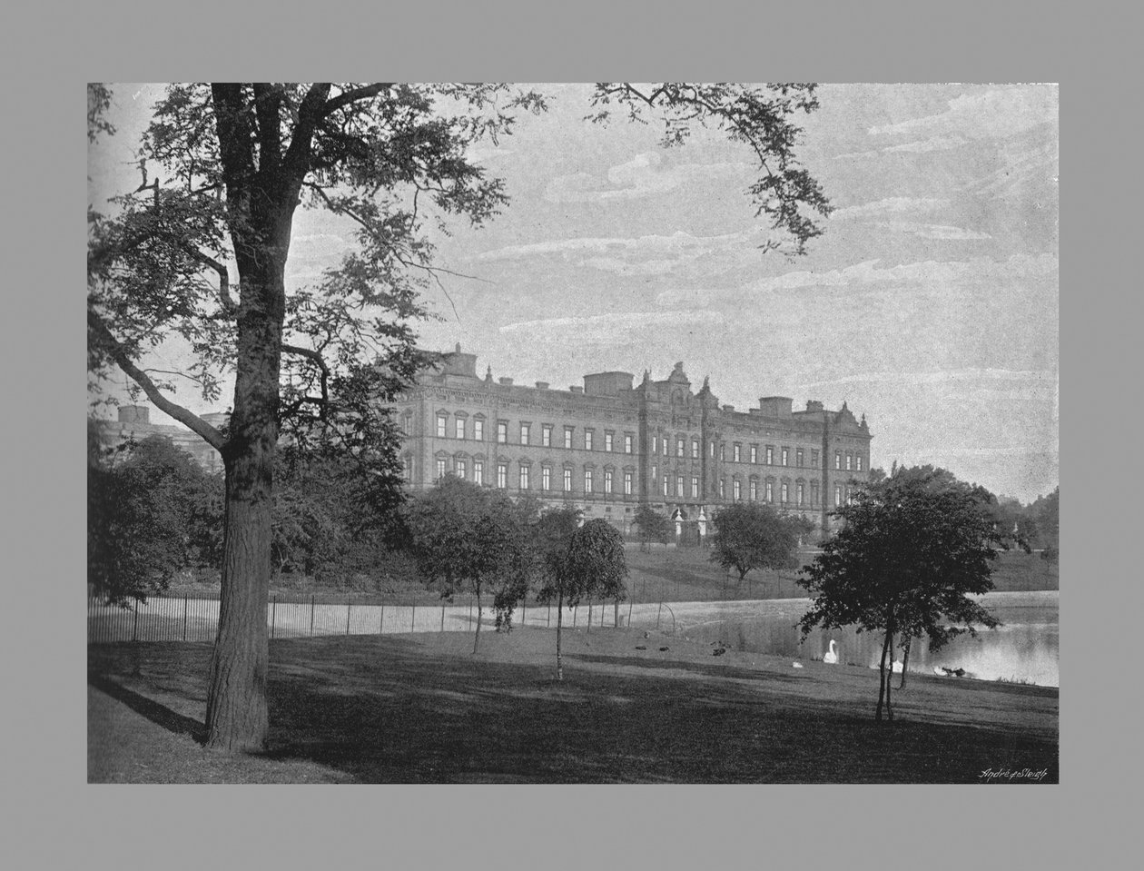 Buckingham Palace, Londra, c1900 da G. W. Wilson and Company