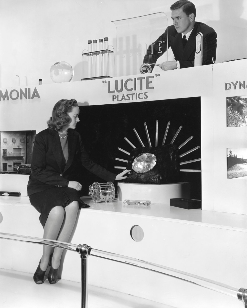 Dimostrazione di Lucite, Fiera Mondiale di New York, 1939 da Gabriel Moulin