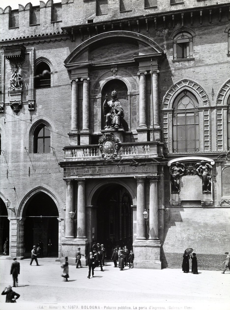 Vista del portale da Galeazzo and Tibaldi Alessi