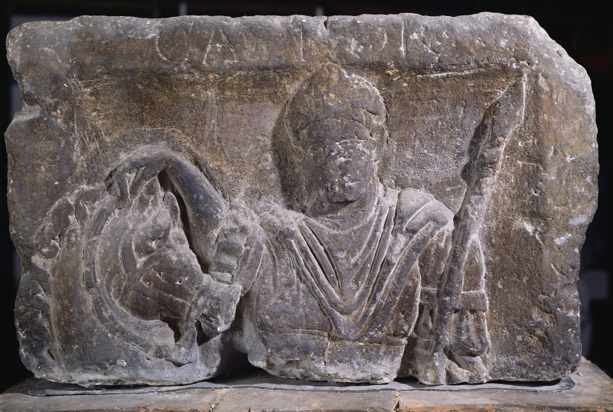 Capitello dal Pilastro dei Nautes raffigurante un uomo e una testa di cavallo, 14-37 d.C. da Gallo Roman