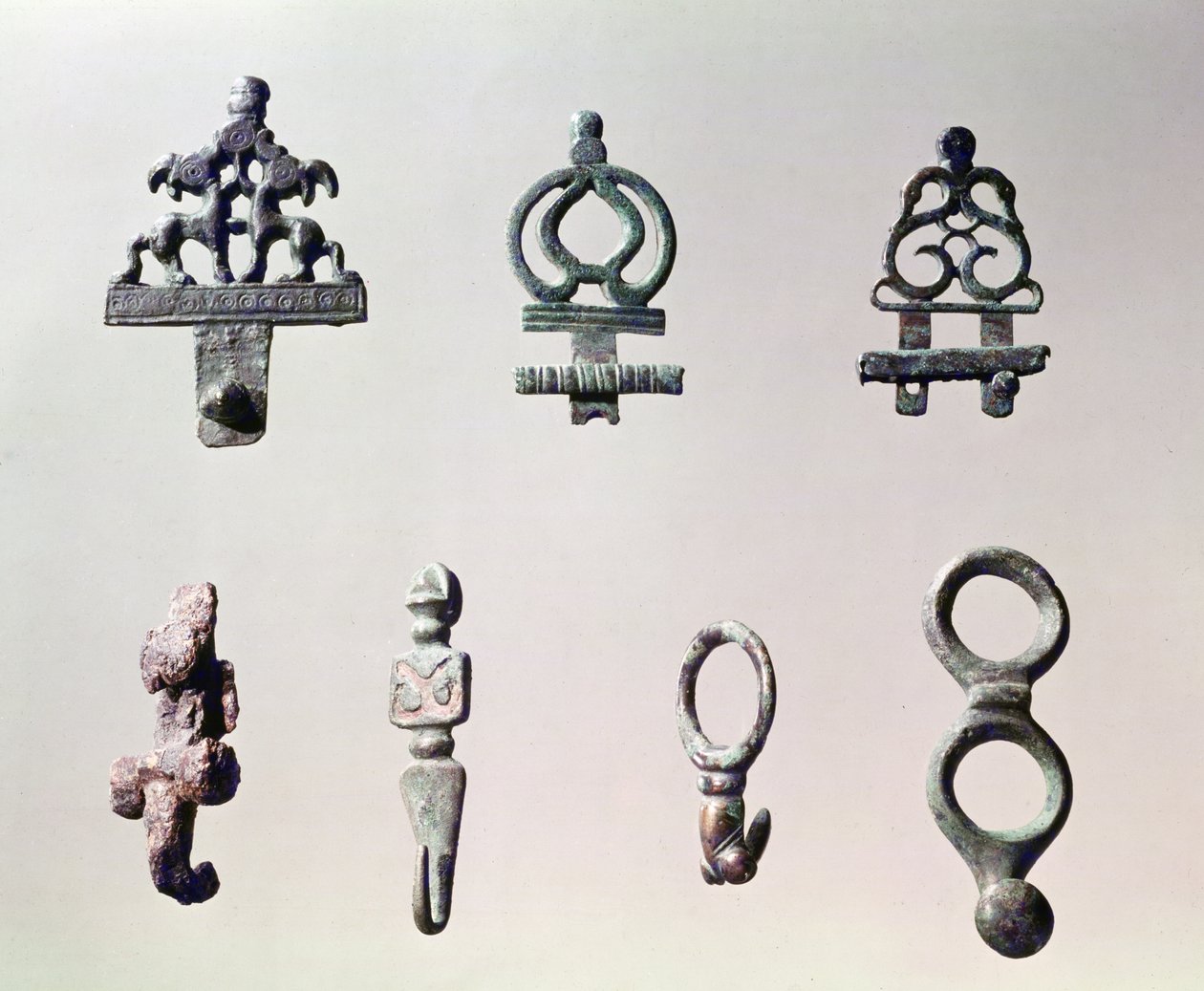 Ganci per cintura, Tene I (c.475-0 a.C.) (bronzo) da Gaulish