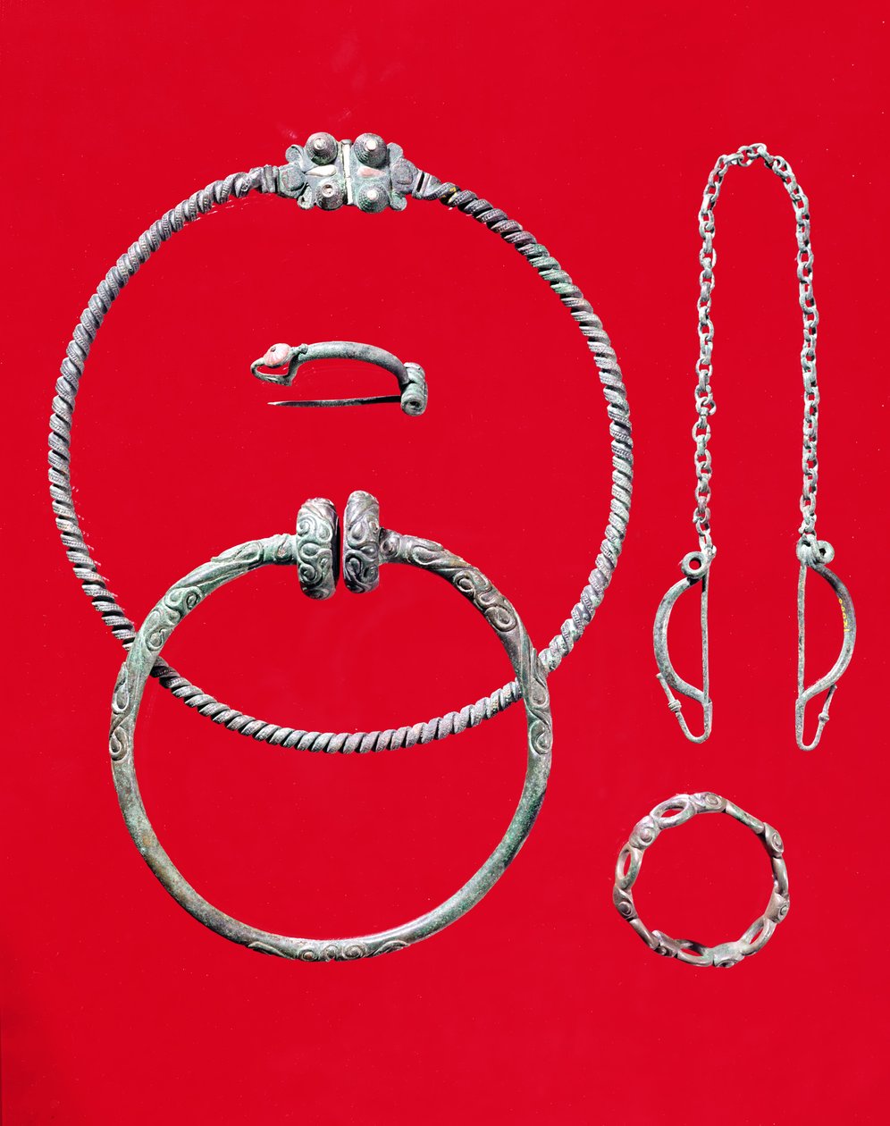 Selezione di gioielli, inclusa una spilla da Saint-Etienne-au-Temple, Marne, Tene I, c.475-300 a.C. da Gaulish