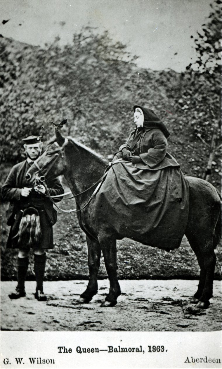 Regina Vittoria (1819-1901) a cavallo a Balmoral, 1863 da George Washington Wilson