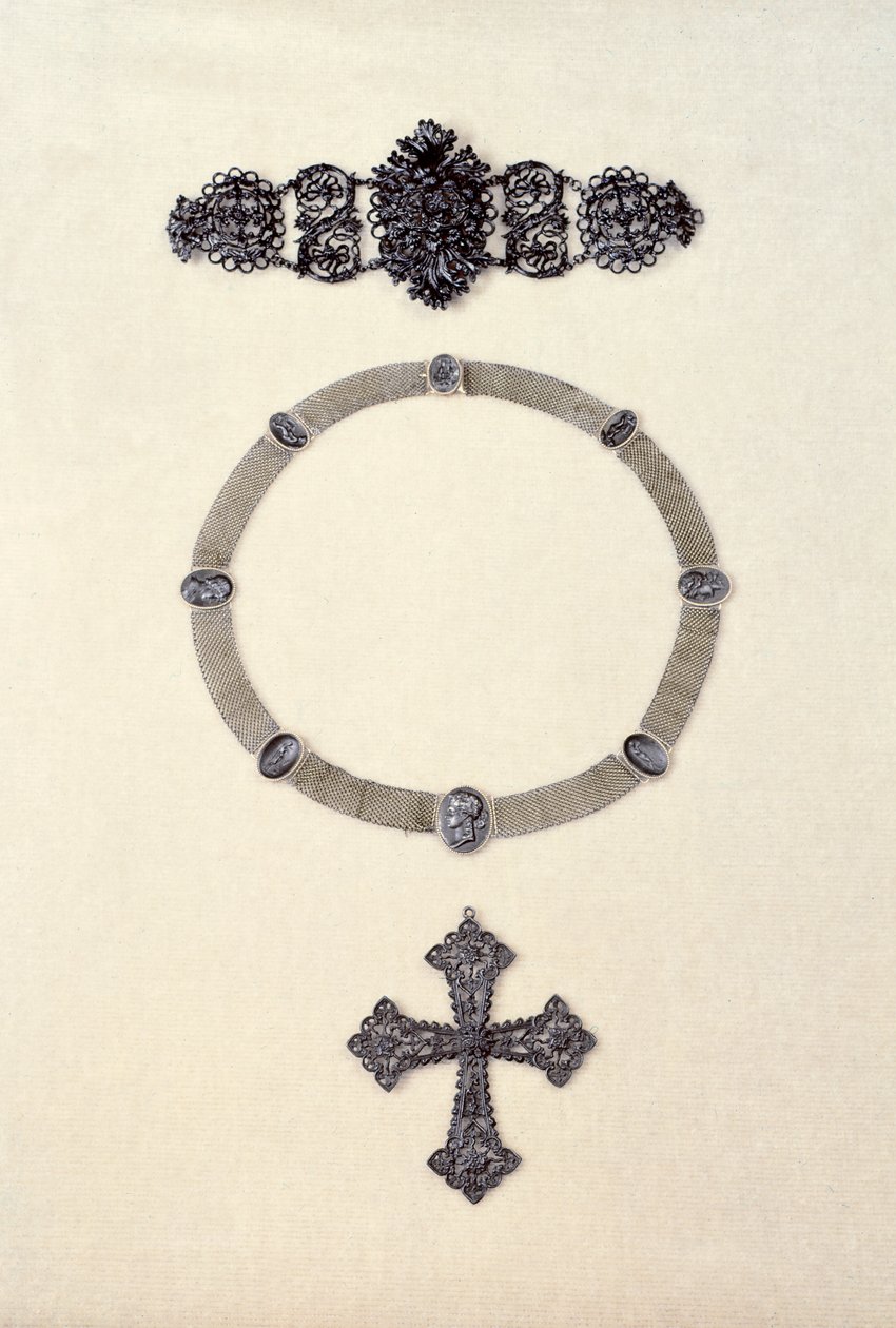 Gioielli da Berlino; Collana di cammei in ferro da German School