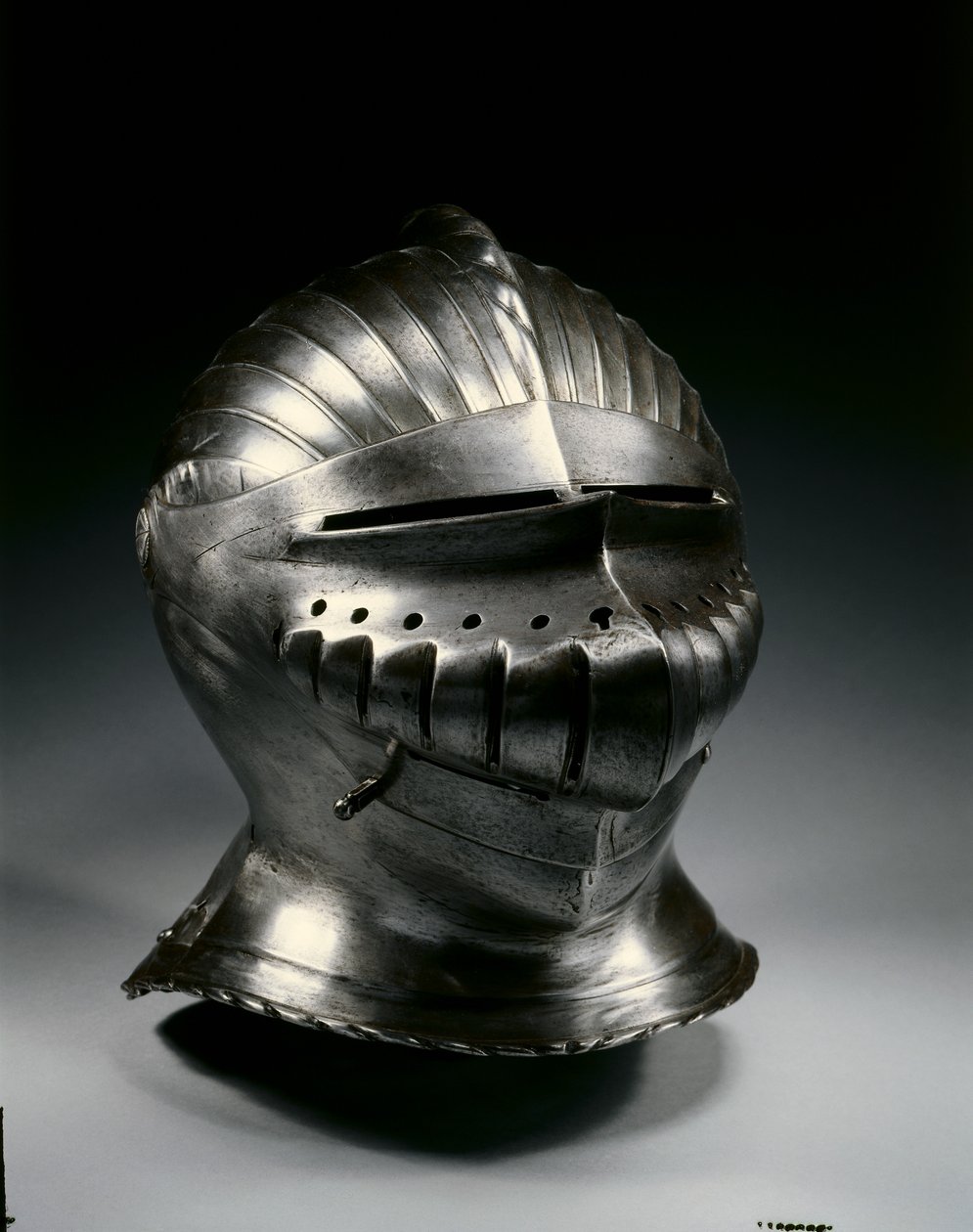 Elmo chiuso in stile Maximilian, c.1510-30 da German School