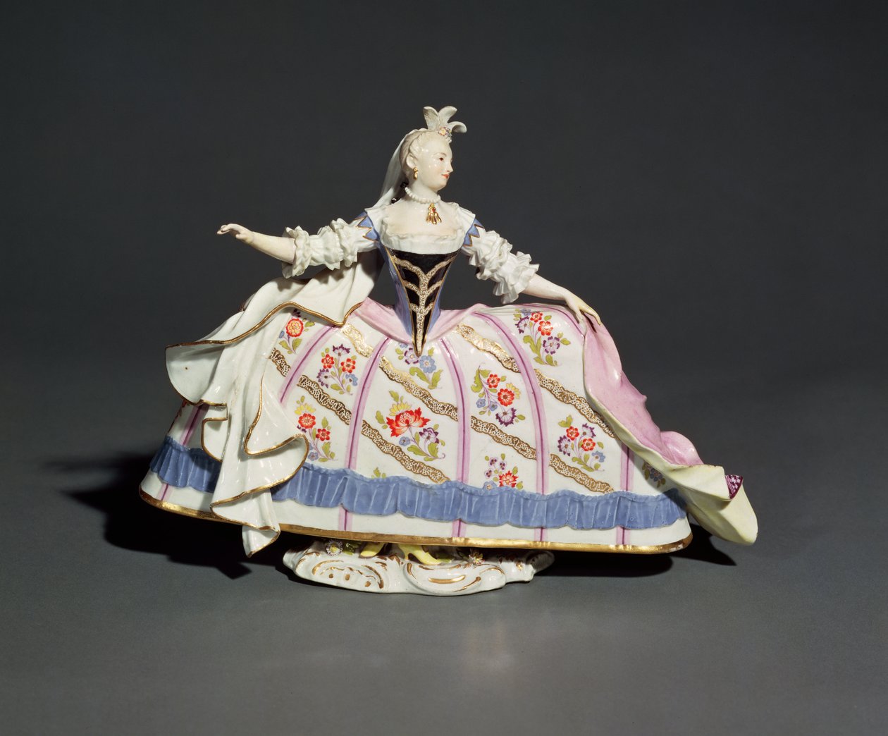 Figura di donna di Meissen da German School