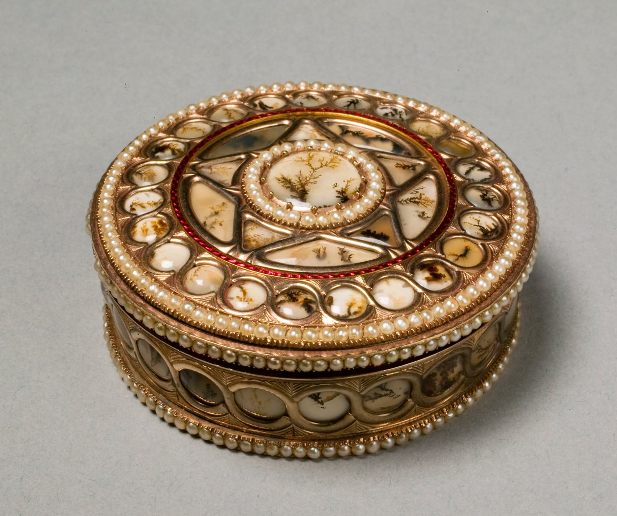 Scatola da tabacco rotonda, c.1800-30 da German School