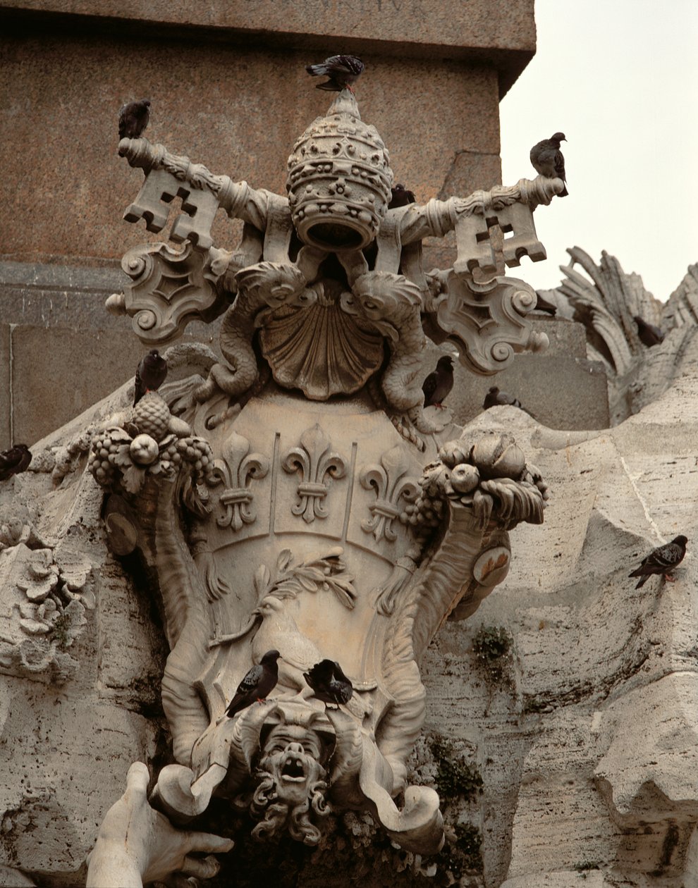 La Fontana dei Quattro Fiumi, dettaglio dello stemma di Innocenzo X, 1648-51 da Gian Lorenzo Bernini