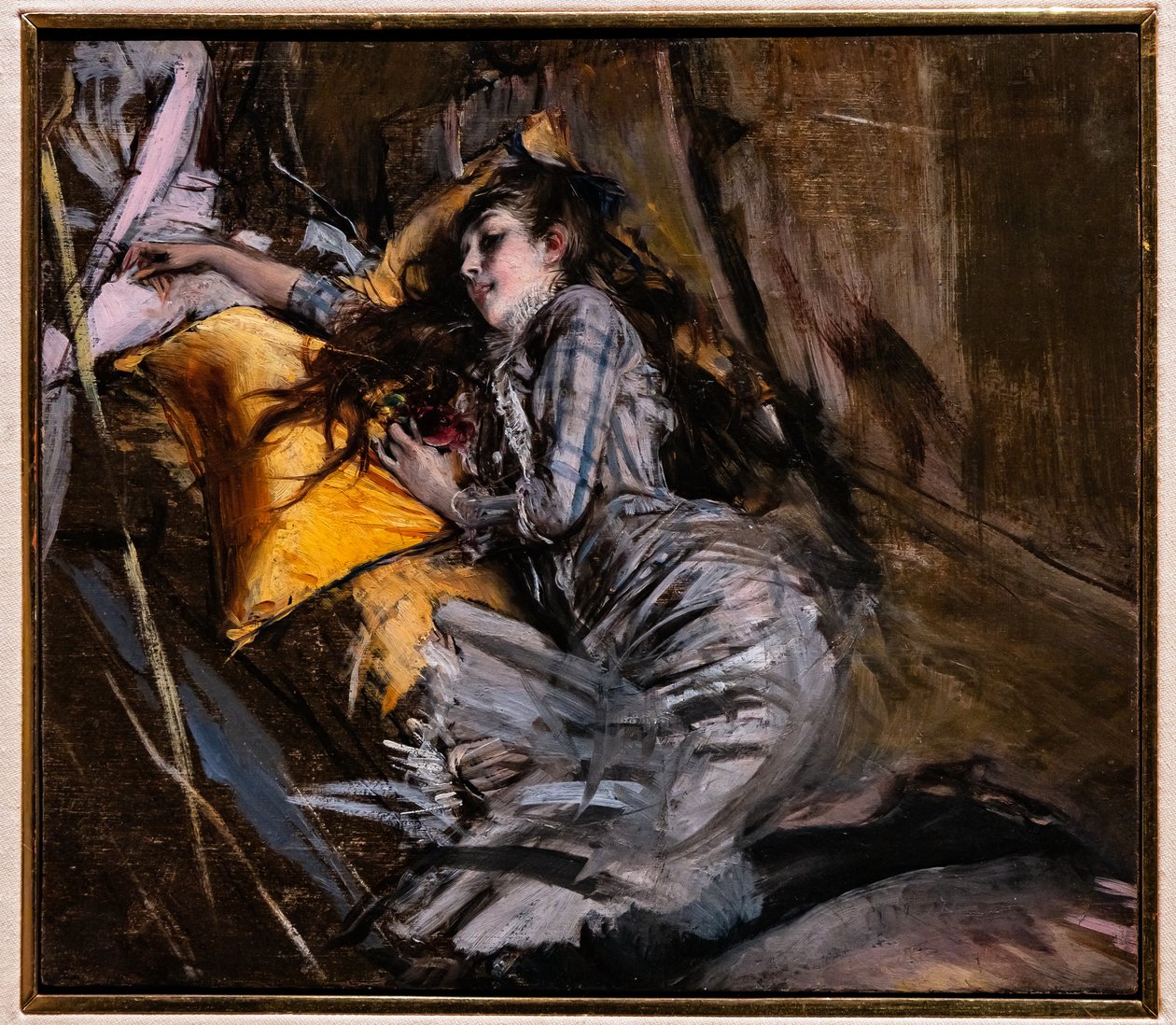 Ragazza sdraiata in abito scozzese da Giovanni Boldini
