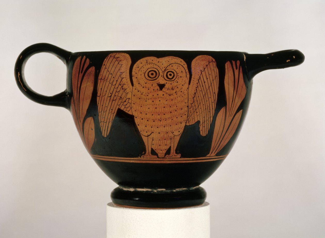 Skyphos a figure rosse attiche che raffigura un gufo con ali spiegate da Greek