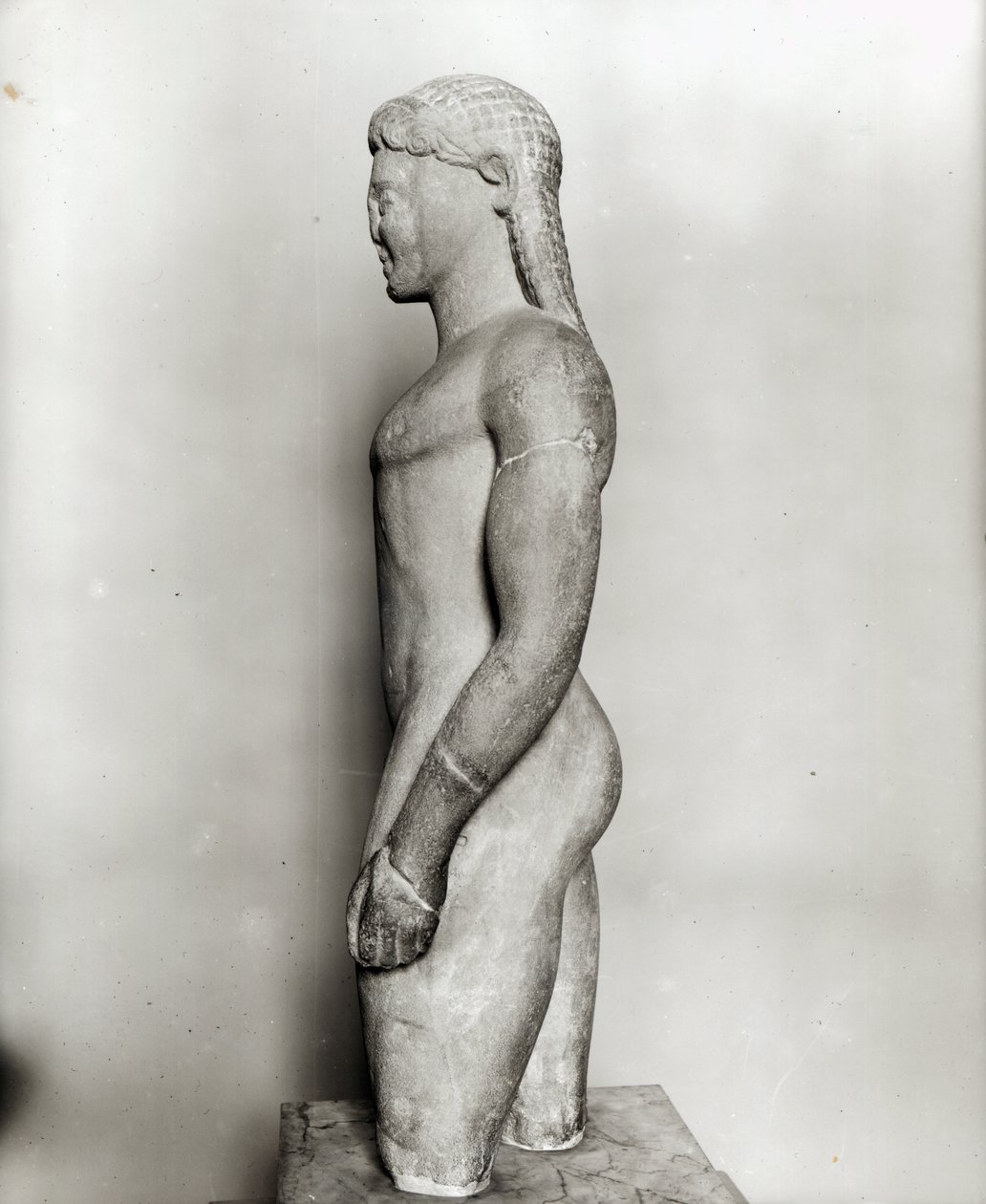 Kouros, da Paros, vicino al santuario di Asclepio, c.540 a.C. da Greek